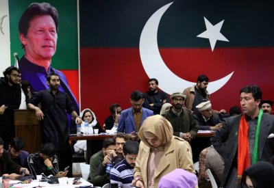 أنصار عمران خان في صدارة الانتخابات البرلمانية الباكستانية