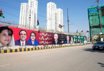ترجيح تشكيل ائتلاف يقصي عمران خان رغم تصدره انتخابات باكستان