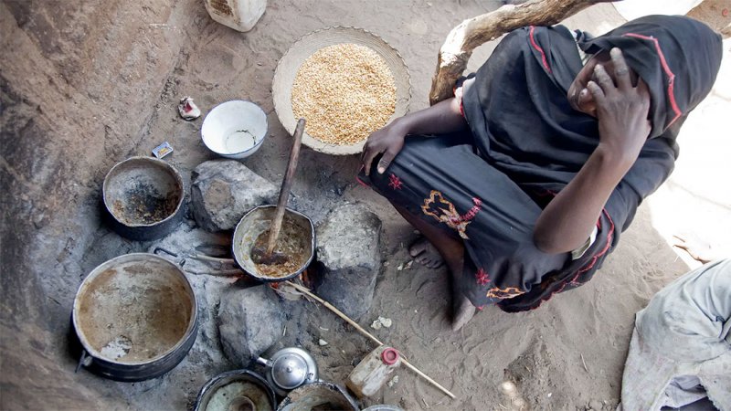 شبح الجوع يحاصر ملايين السودانيين..هل يتكرر سيناريو "سنة 6"؟