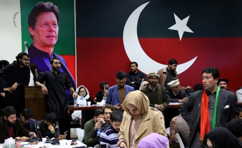 أنصار عمران خان في صدارة الانتخابات البرلمانية الباكستانية