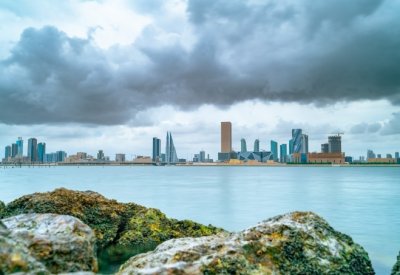 "الأرصاد" تحذّر من أمطار رعدية ورياح شديدة السرعة