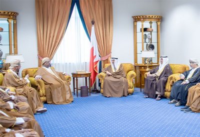 معالي الشيخ خالد بن عبد الله: العلاقات البحرينية العمانية هيأت أرضية تجسد رؤى قيادتي البلدين وتطلعات شعبيهما للعمل المشترك