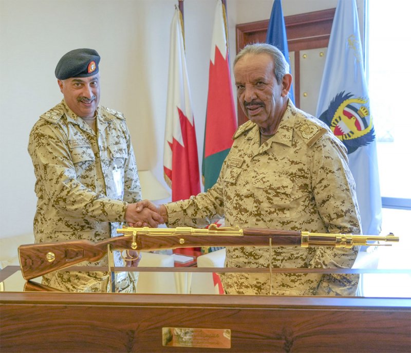 صاحب المعالي القائد العام لقوة دفاع البحرين يستقبل قائد الخدمات الطبية الملكية‎