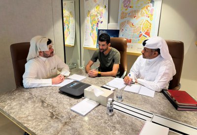 عبدالله عبدالسلام يطلع على استعدادات موسى قرش للمشاركة في بطولة العالم للترايثلون