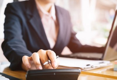 منـح مـوظفـي الخـاص إجـازة يوميــن