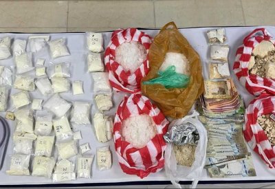 القبض على 5 أشخاص بحوزتهم 5 كيلو جرام من المواد المخدرة والمؤثرات العقلية تزيد قيمتها عن 103 ألف دينار