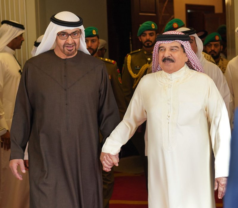 جلالة الملك المعظم في مقدمة مودعي سمو رئيس دولة الإمارات العربية المتحدة لدى مغادرته البلاد