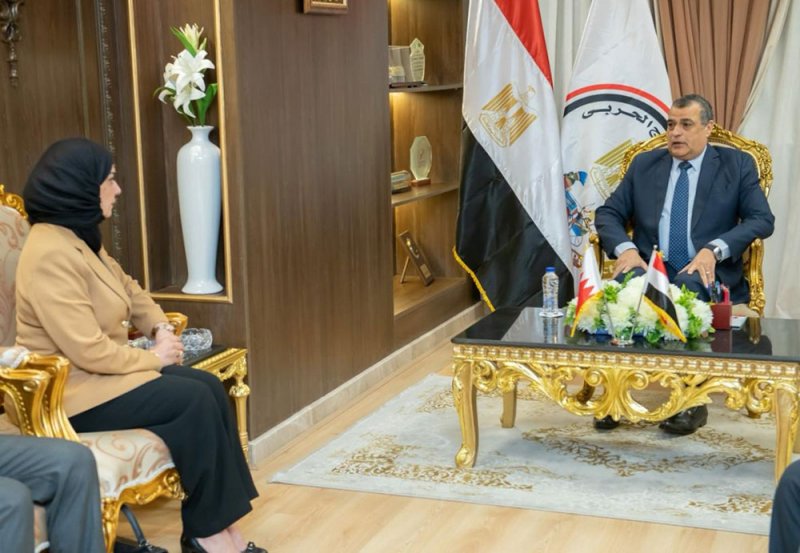 وزير الدولة للإنتاج الحربي بجمهورية مصر العربية يستقبل سفيرة مملكة البحرين في القاهرة