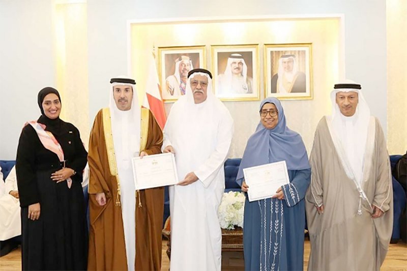 راشد بن عبدالرحمن يكرم المتطوعين المتعاونين مع محافظة العاصمة
