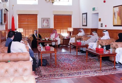 رئيس "الدستورية" يستقبل رئيس وأعضاء مجلس إدارة جمعية المحامين البحرينية