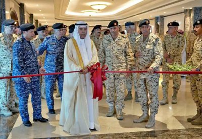 وزير شؤون الدفاع يفتتح قاعة نادي الضباط