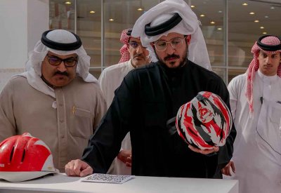 بالصور: خالد بن حمد يكرم الفائزين بجائزة سموه لمشاريع التخرج بالهندسة وتقنية المعلومات