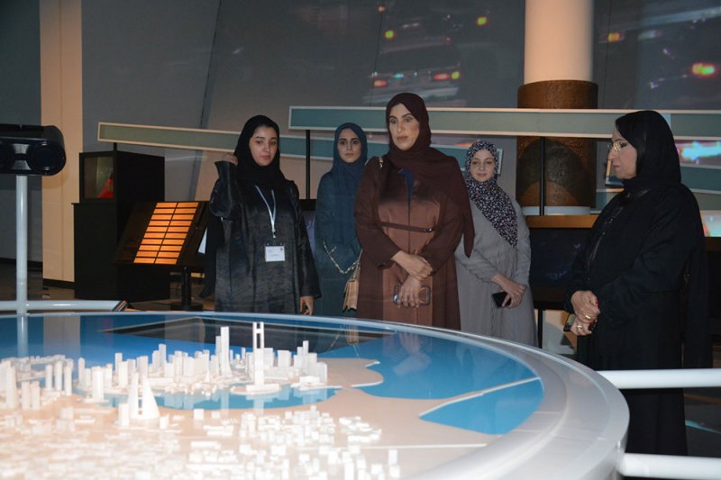 مديرة المركز الإقليمي للتخطيط التربوي بدولة الإمارات العربية المتحدة تزور صرح الميثاق الوطني