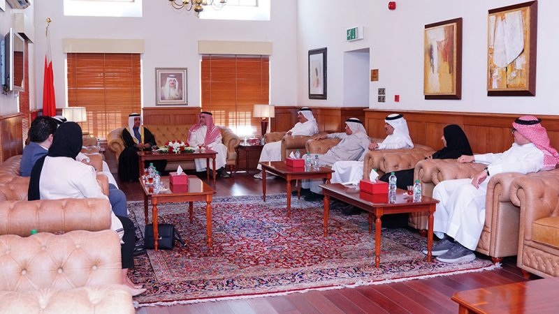 رئيس "الدستورية" يستقبل رئيس وأعضاء مجلس إدارة جمعية المحامين البحرينية