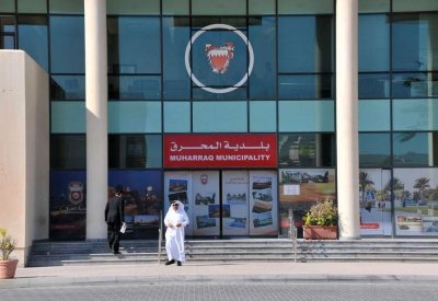 بلدية المحرق تتخذ الإجراءات الإدارية والقانونية على المخالفين