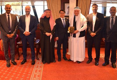 يوسف خليل المؤيد وأولاده تحصل على جائزة أفضل أداء مبيعات من إطارات تويو – اليابان