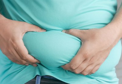 للتخلص من دهون البطن بسرعة.. تجنب هذا الطعام فورا
