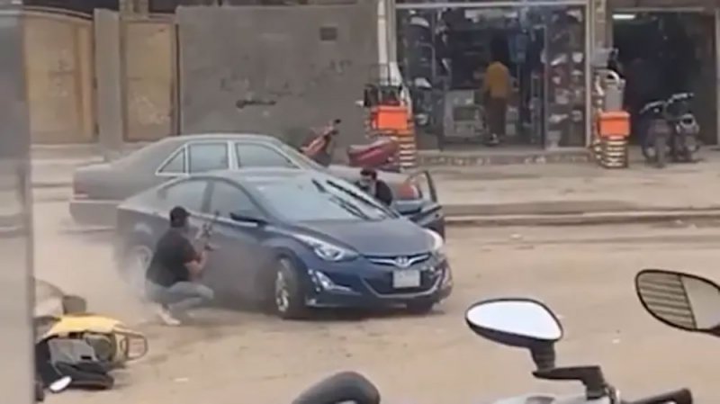 بالفيديو: اشتباك بالرشاشات وسط سوق شعبية ببغداد