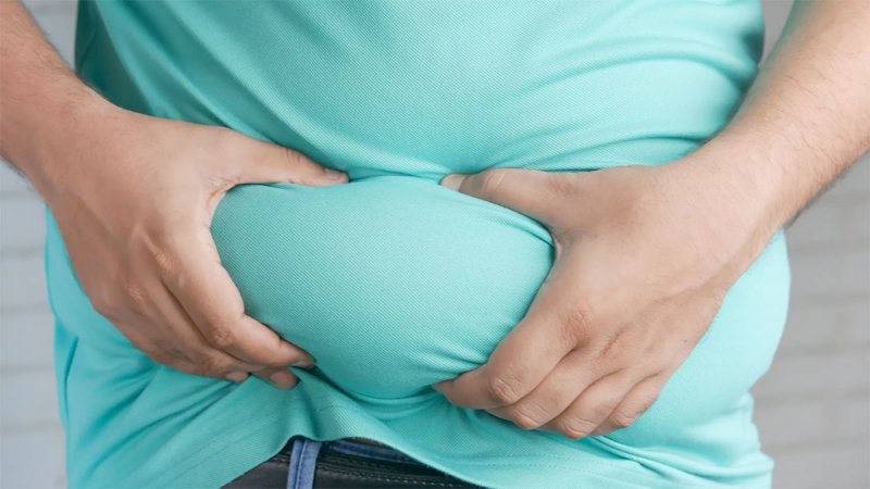 للتخلص من دهون البطن بسرعة.. تجنب هذا الطعام فورا