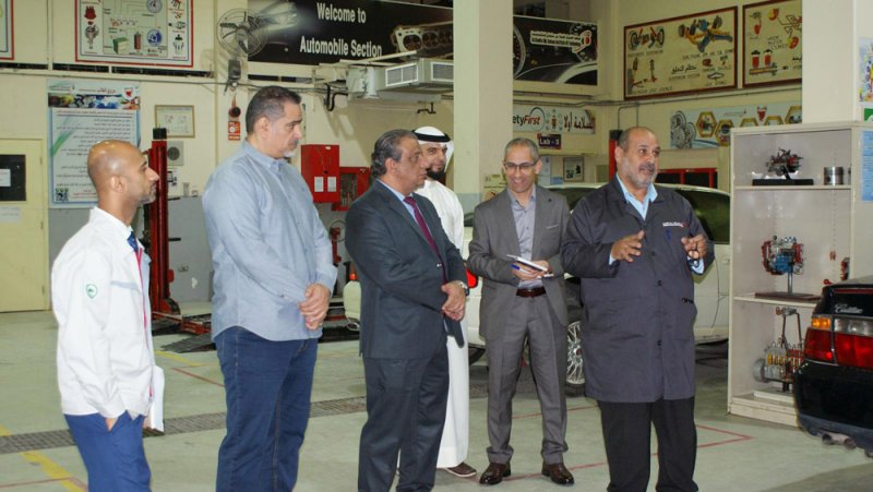 "التربية" تبحث مع قطاع صناعة السيارات تطوير مخرجات التعليم الفني والمهني