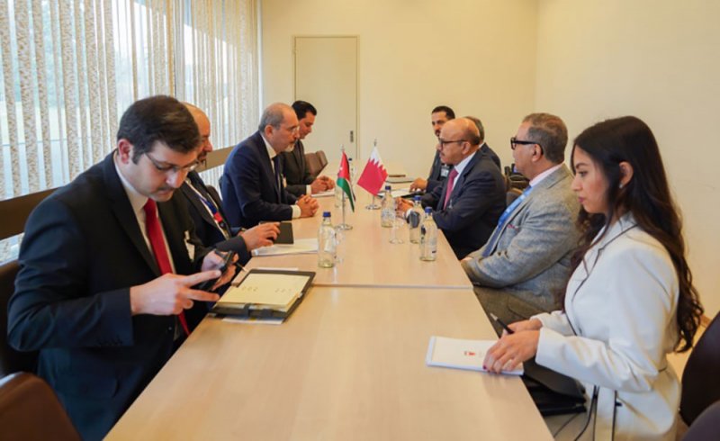 وزير الخارجية يجتمع مع نائب رئيس الوزراء وزير الخارجية وشؤون المغتربين بالمملكة الأردنية الهاشمية