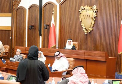تحديد مهلة لا تقل عن شهر للعامل الأجنبي للانتقال الى صاحب عمل آخر