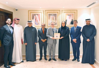 وزيرة الإسكان والتخطيط العمراني تستقبل رئيس وأعضاء جمعية تجار ثاتاي هندو