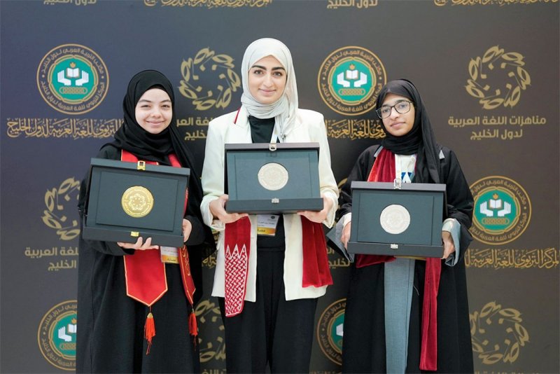 الطالبة بتول السيد علوي الأولى خليجياً في مناهزات اللغة العربية بالشارقة
