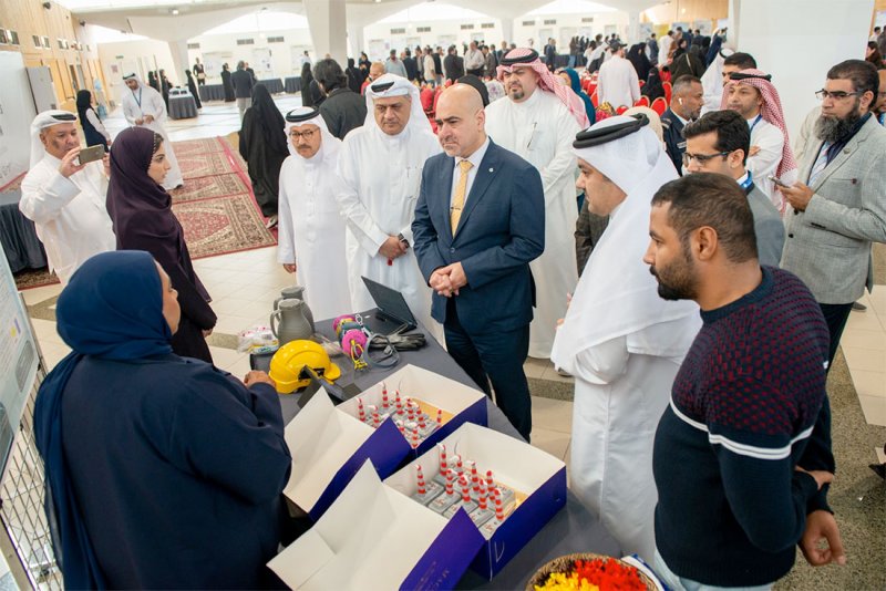 كلية الهندسة بجامعة البحرين تعرض 51 مشروعاً طلابياً بموضوعات هندسية متنوعة