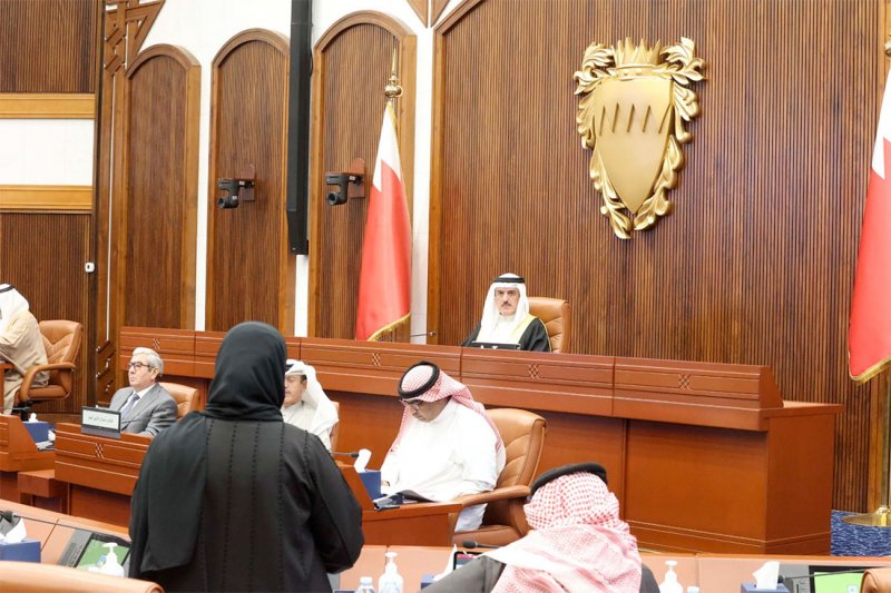 تحديد مهلة لا تقل عن شهر للعامل الأجنبي للانتقال الى صاحب عمل آخر