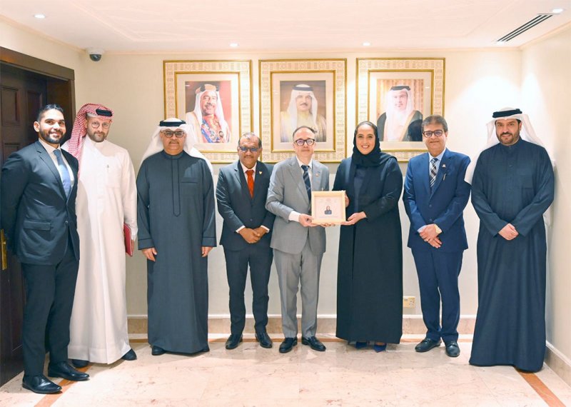 وزيرة الإسكان والتخطيط العمراني تستقبل رئيس وأعضاء جمعية تجار ثاتاي هندو