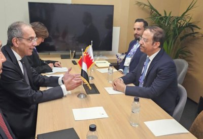 وزير المواصلات والاتصالات يلتقي نظيره المصري على هامش المؤتمر العالمي للاتصالات المتنقلة ببرشلونة