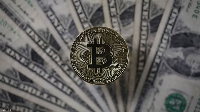 الدولار يتأهب لقراءة التضخم.. وبتكوين تحلق فوق 63 ألف دولار