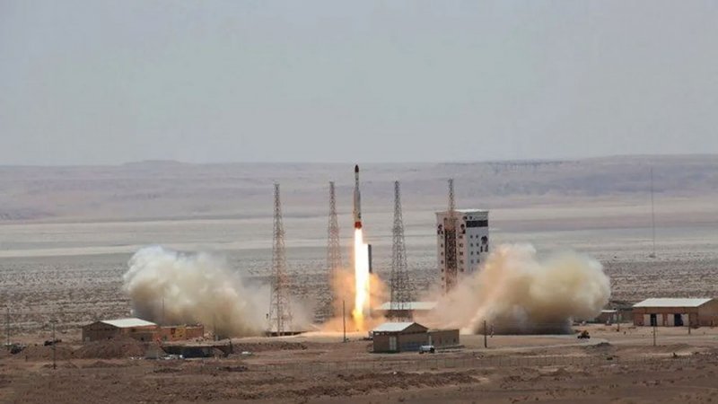 إيران تطلق قمرا اصطناعيا من روسيا.. دول قلقة لهذا السبب