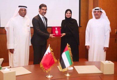 وزير شؤون البلديات والزراعة يجتمع مع وزيرة التغير المناخي والبيئة الإماراتية