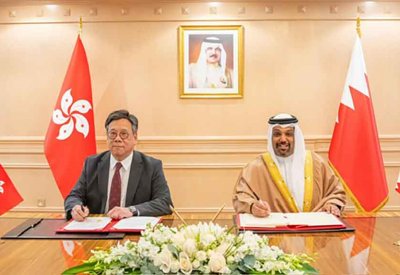 وزير "المالية" يؤكد على مواصلة تطوير مسارات التعاون الاقتصادي والتجاري والاستثماري بين مملكة البحرين وهونغ كونغ