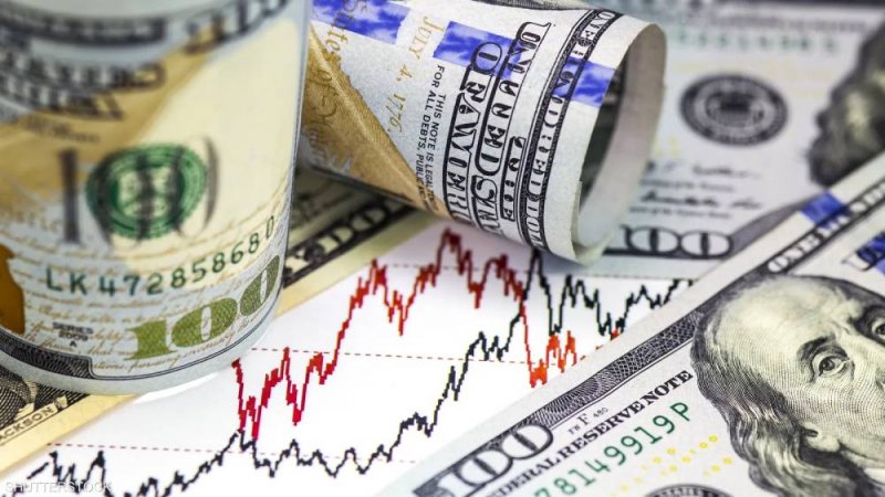 الدولار يترقب مؤشرات من الفيدرالي حول مسار الفائدة