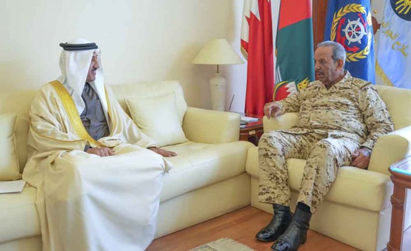 القائد العام لقوة دفاع البحرين يستقبل الدكتور الشيخ عبدالله بن أحمد آل خليفة