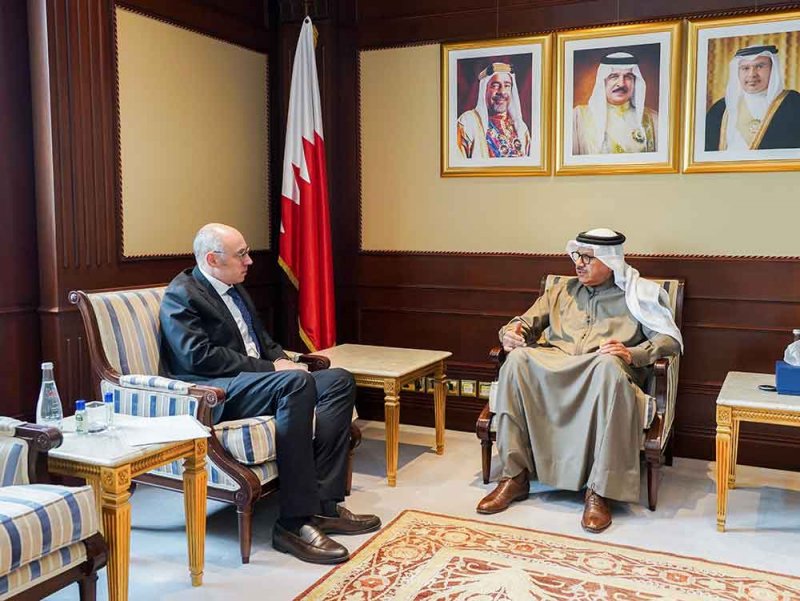 وزير الخارجية يستقبل سفير أوكرانيا لدى مملكة البحرين والمقيم في أبوظبي