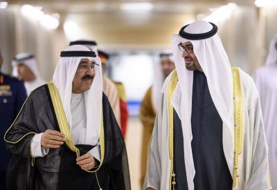 أمير الكويت يصل إلى الإمارات ويبحث مع محمد بن زايد العلاقات بين البلدين