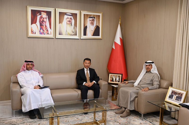 وكيل "الجنسية" يبحث مع "طيران الخليج" التسهيلات والخدمات المقدمة للمسافرين