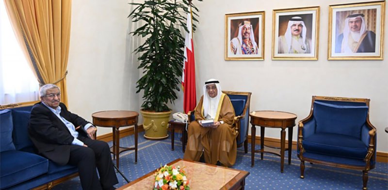 سمو الشيخ محمد بن مبارك آل خليفة يستقبل الكاتب أمين صالح