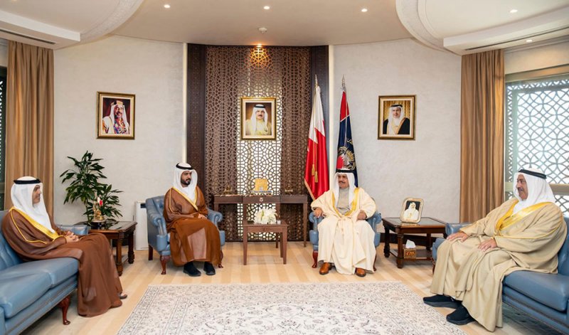 وزير الداخلية يستقبل سفير دولة الإمارات العربية المتحدة الشقيقة لدى مملكة البحرين بمناسبة تعيينه