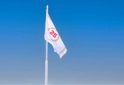 رفع علم اليوبيل الفضي لتولي جلالة الملك المعظم مقاليد الحكم اعتباراً من اليوم وحتى نهاية العام الجاري
