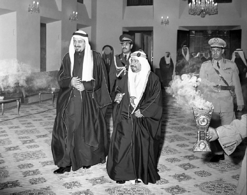 أمير التواضع عيسى بن سلمان.. لن ينساك شعب البحرين