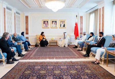 وزير الخارجية يستقبل رئيس مجموعة الصداقة البرلمانية الكندية - البحرينية