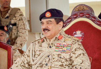 جلالة الملك المعظم القائد الأعلى للقوات المسلحة يشمل برعايته الكريمة الحفل الختامي لبطولة جلالته في مسابقات الرماية السنوية وبطولة شد الحبل للوحدات بقوة دفاع البحرين