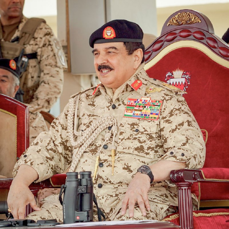 جلالة الملك المعظم القائد الأعلى للقوات المسلحة يشمل برعايته الكريمة الحفل الختامي لبطولة جلالته في مسابقات الرماية السنوية وبطولة شد الحبل للوحدات بقوة دفاع البحرين