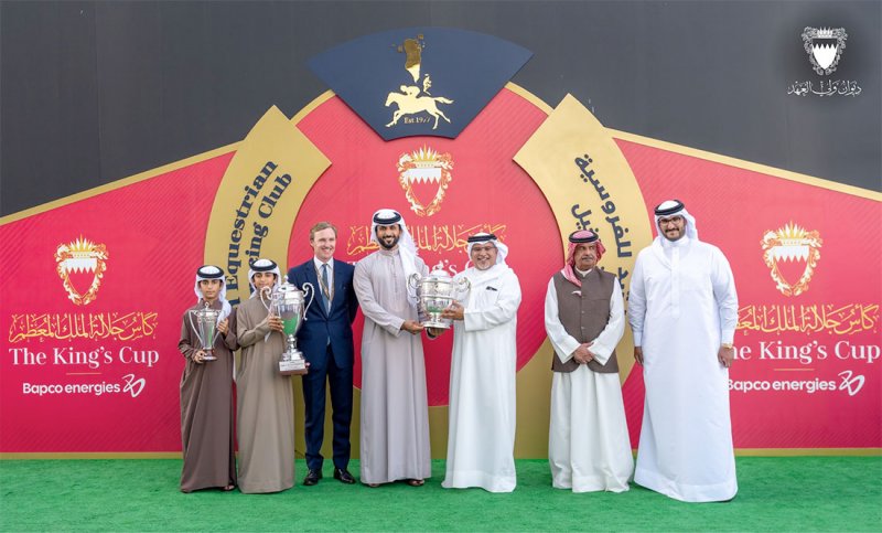 سمو ولي العهد رئيس مجلس الوزراء يتفضل بحضور مهرجان كأس جلالة الملك المعظم لسباق الخيل