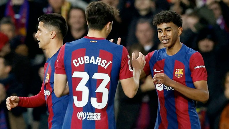 برشلونة يشدد الخناق على ريال مدريد بفوز صعب على مايوركا